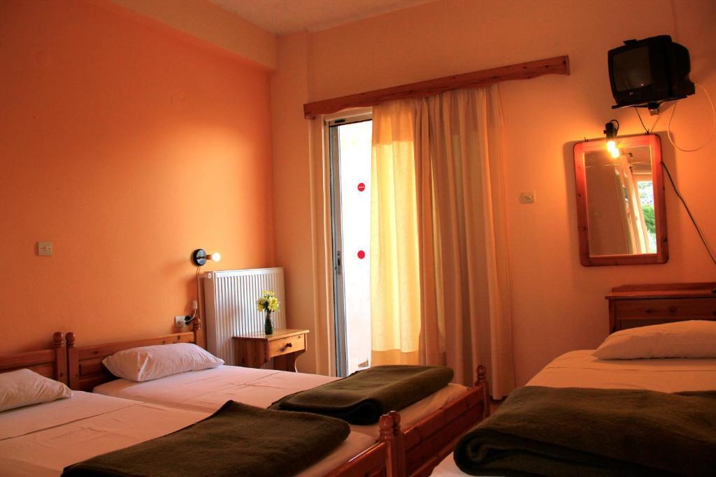 Hotel Galaxias Agioi Pandes Oda fotoğraf