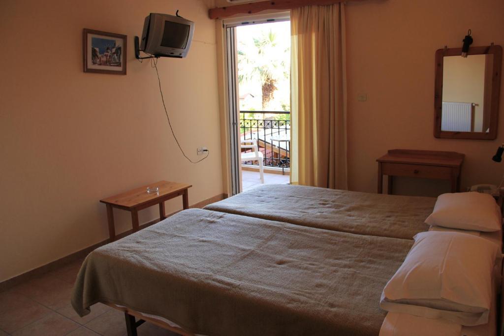 Hotel Galaxias Agioi Pandes Oda fotoğraf